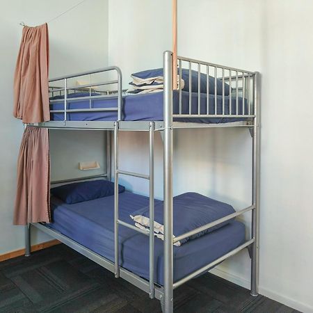 Metro Adventurer Backpackers Hostel Оукланд Екстериор снимка