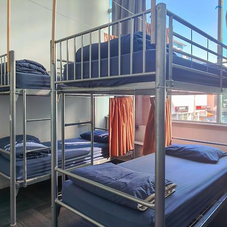 Metro Adventurer Backpackers Hostel Оукланд Екстериор снимка