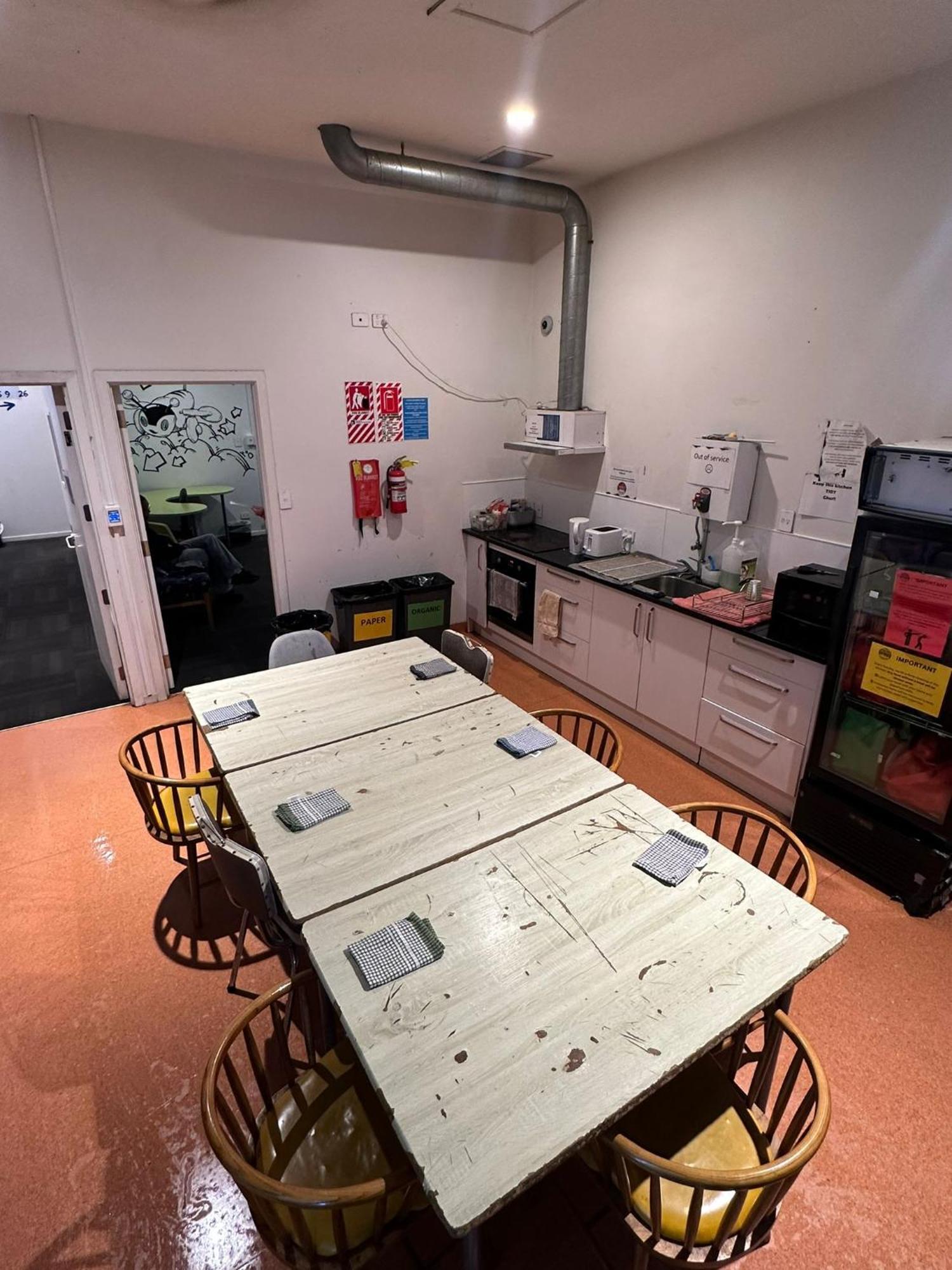Metro Adventurer Backpackers Hostel Оукланд Екстериор снимка